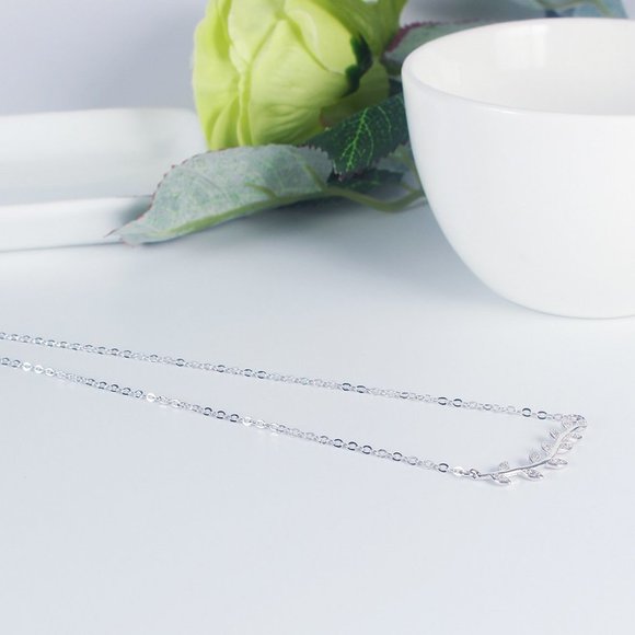 NEW 925 Sterling Silver Diamond Leaf Necklace - Picture 4 of 4